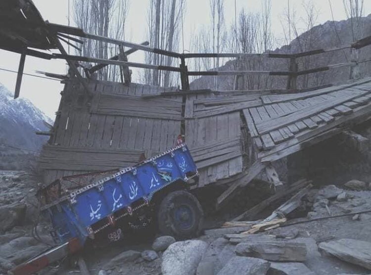 northerner_the's tweet photo. Suspension Bridge in remote Mashabrum Valley collapsed. It couldn’t take weight of an empty tractor loader, such a poor state of infrastructure in #GilgitBaltistan @RandhawaAli @DCGhanche https://t.co/FhLaN35qsg