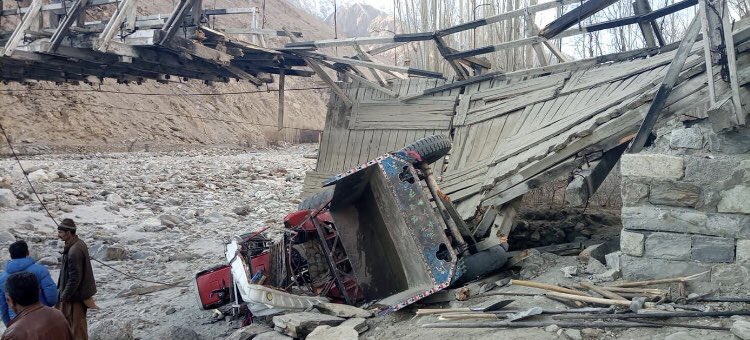 northerner_the's tweet photo. Suspension Bridge in remote Mashabrum Valley collapsed. It couldn’t take weight of an empty tractor loader, such a poor state of infrastructure in #GilgitBaltistan @RandhawaAli @DCGhanche https://t.co/FhLaN35qsg