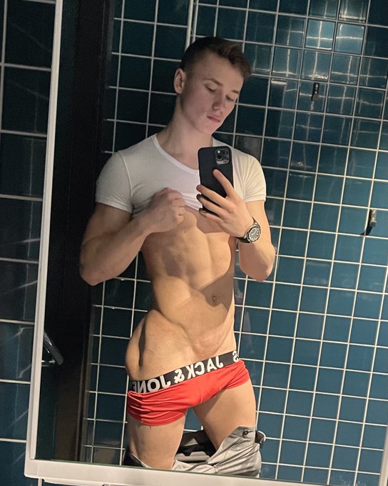 1 pic. Which one do you like the most???
-
Follow me on OF - BastianGate
-
#gay #onlyfans #beyourself