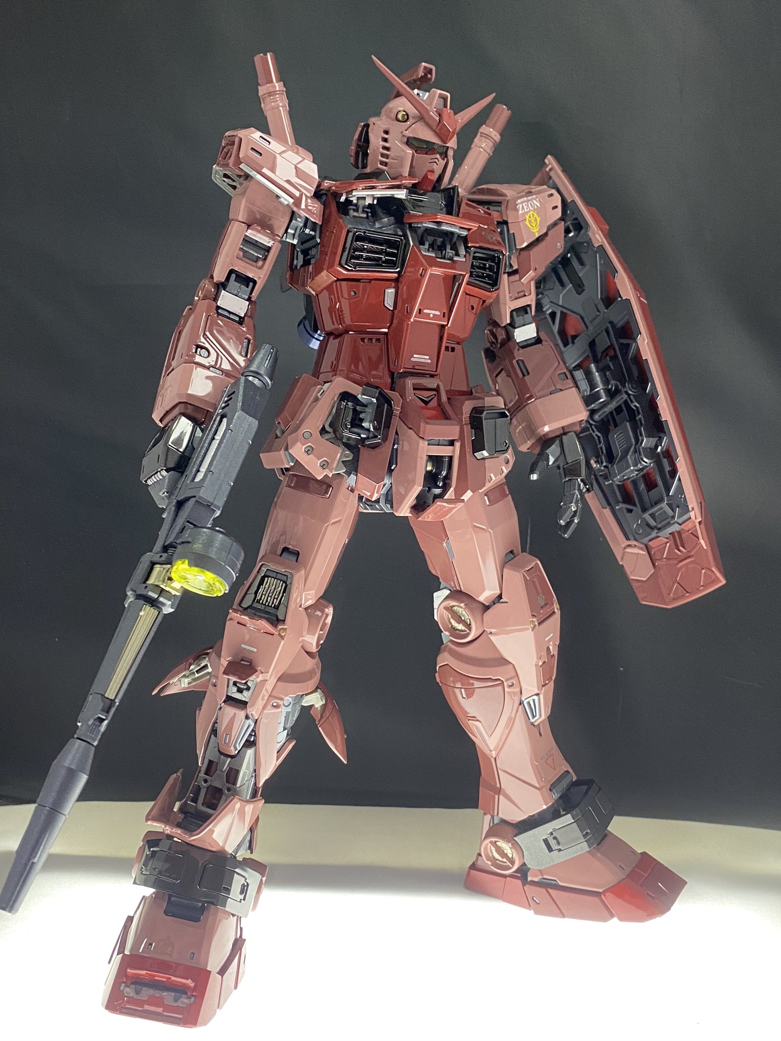Kシェパード Pg ガンダム Unleashed グロス塗装 年末に頂いたプレゼント ようやく完成しました 大量のパーツ1つ1つにテロンテロンの艶を乗せてギラギラに輝いてます ストレート組みで何の改修もしてませんが圧巻の存在感です T Co Nrzdhrzmgr