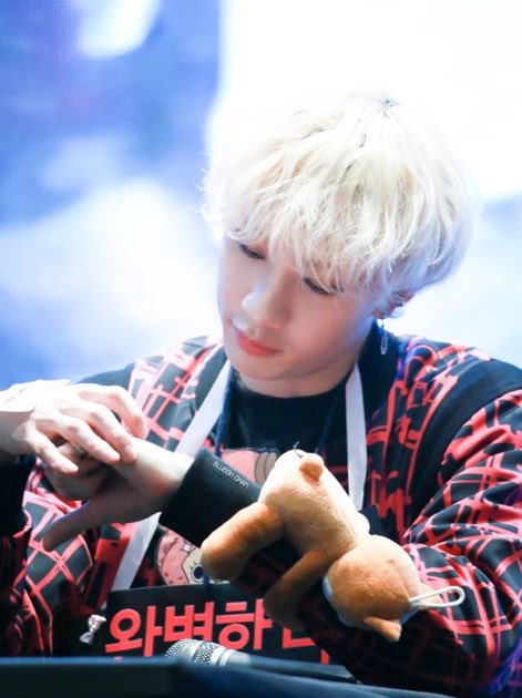 #방찬 <a href="/Stray_Kids/">Stray Kids</a>