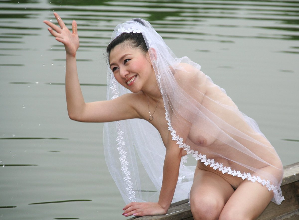 新娘公園裸拍婚紗照😍 https://t.co/Da6gGkWzA3