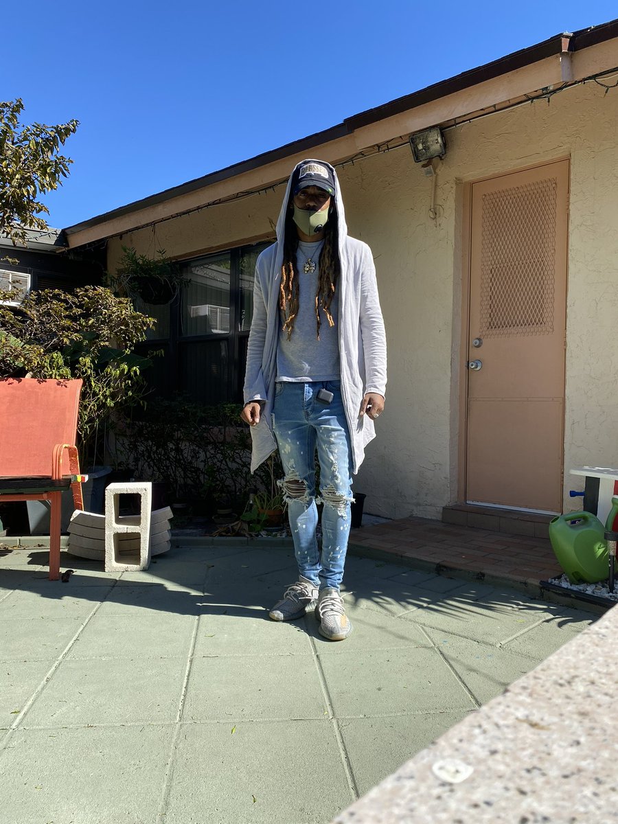 iso_bop's tweet photo. While I’m alive give me my 🌹 when I die ion want it! 
#Big838 
#BigAlley
#BigSteppa https://t.co/loSX5pCkTq