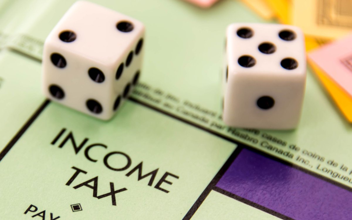 ProsperityIFAs's tweet photo. A marginal tax rate of 60% applies to income earned between £100,000 &amp; £125,000 as your personal allowance reduces. You could consider reducing your taxable income by making pension contributions so that it falls below £100,000 and therefore a marginal tax rate of 40% applies. https://t.co/ijq7tQDfJu