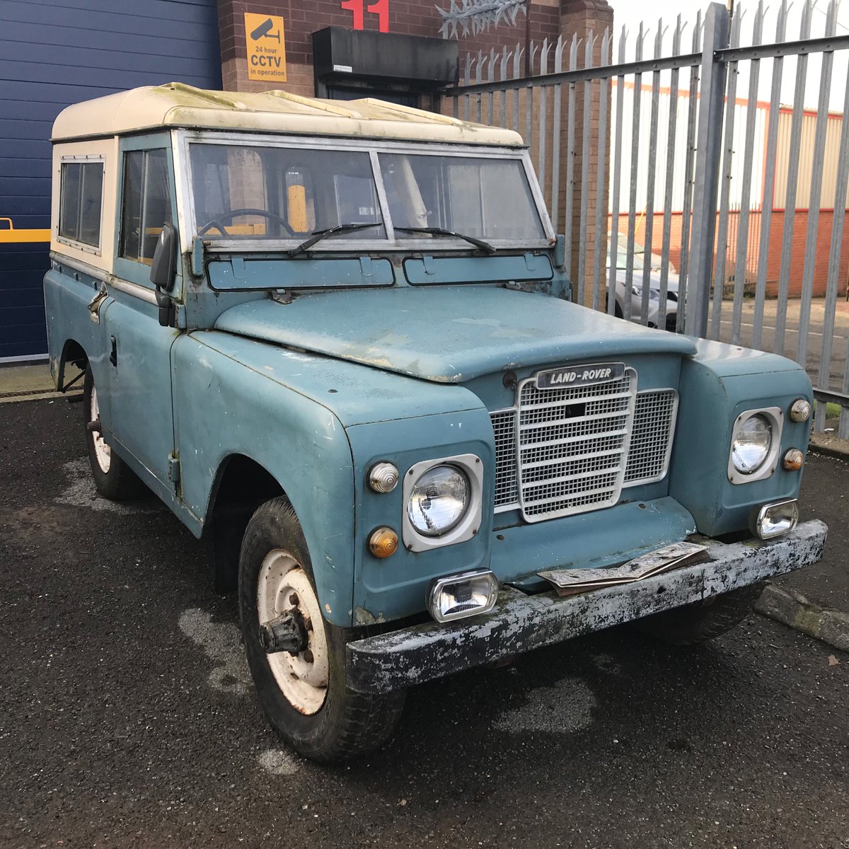 landyzone's tweet photo. Happy Monday! https://t.co/yHBgIf7gRb
#LandRover #series https://t.co/TLomev7r65