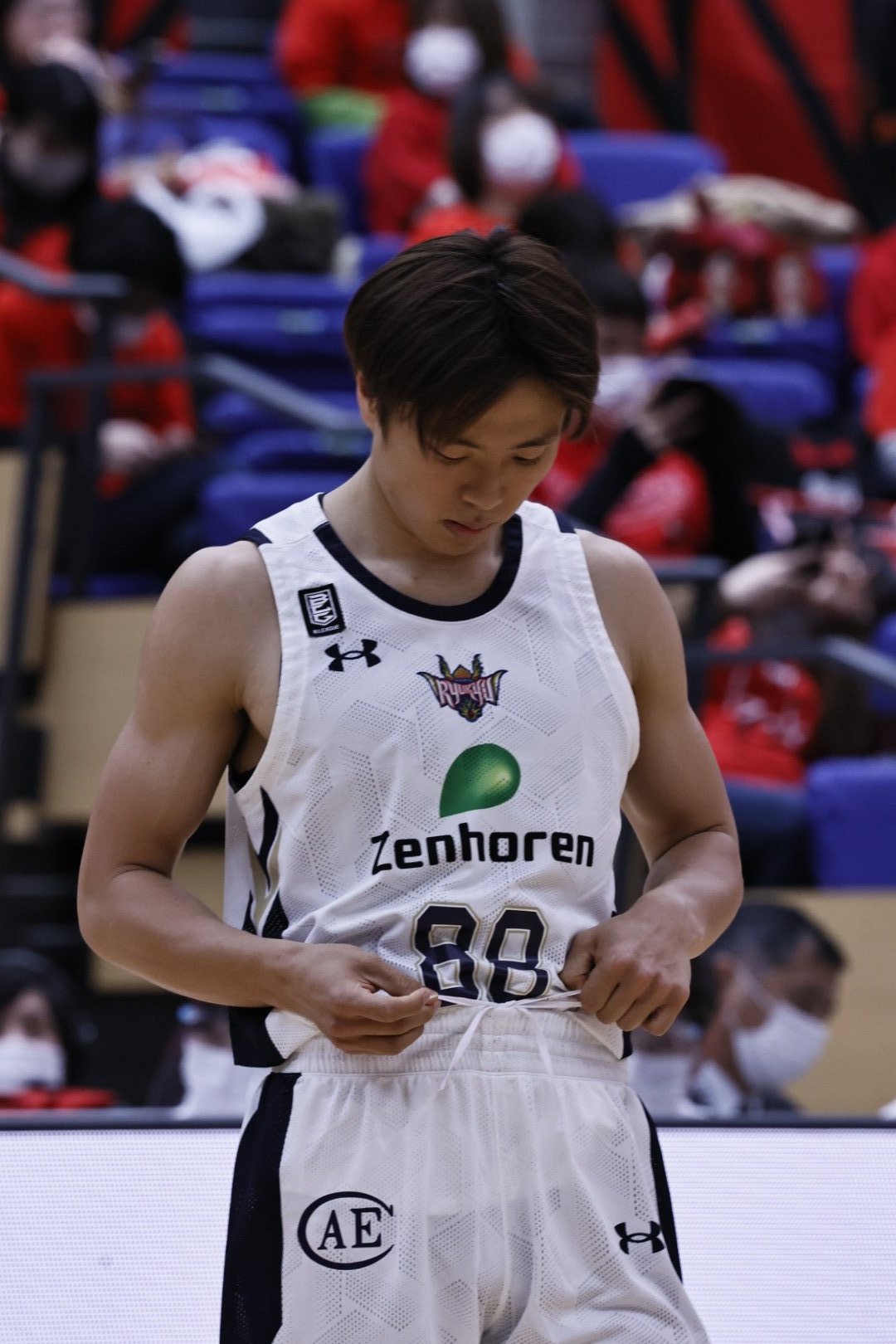 琉球ゴールデンキングス　ユニフォーム　　現　大阪エヴェッサ　牧隼人選手　11 琉球ゴールデンキングス ユニフォーム 現 大阪エヴェッサ 牧隼人