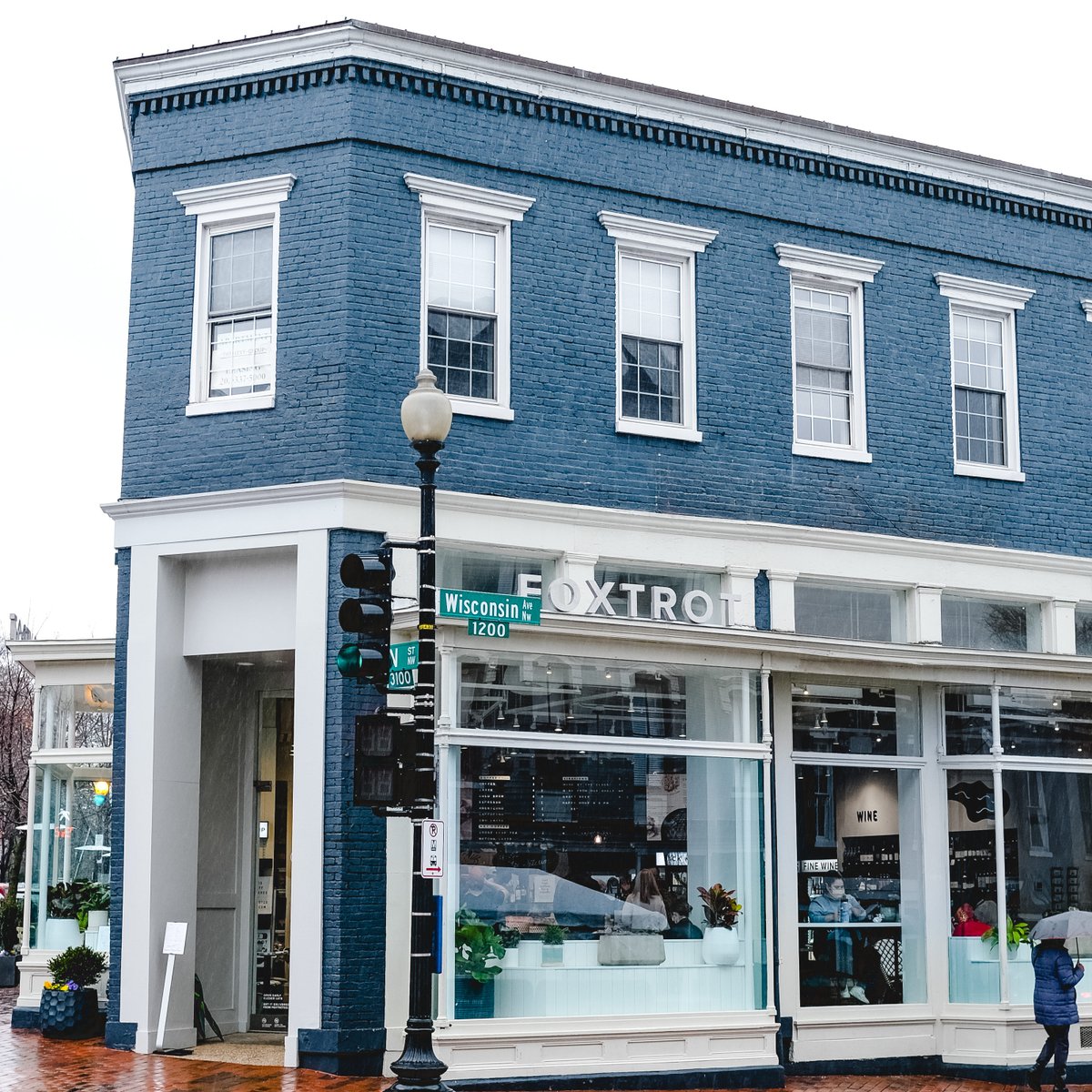 Hello, D.C.! Our Georgetown shop (and eleventh store!) is officially open at 1267 Wisconsin Ave. To celebrate, we’re serving up fresh free coffee at all shops today. See you soon!