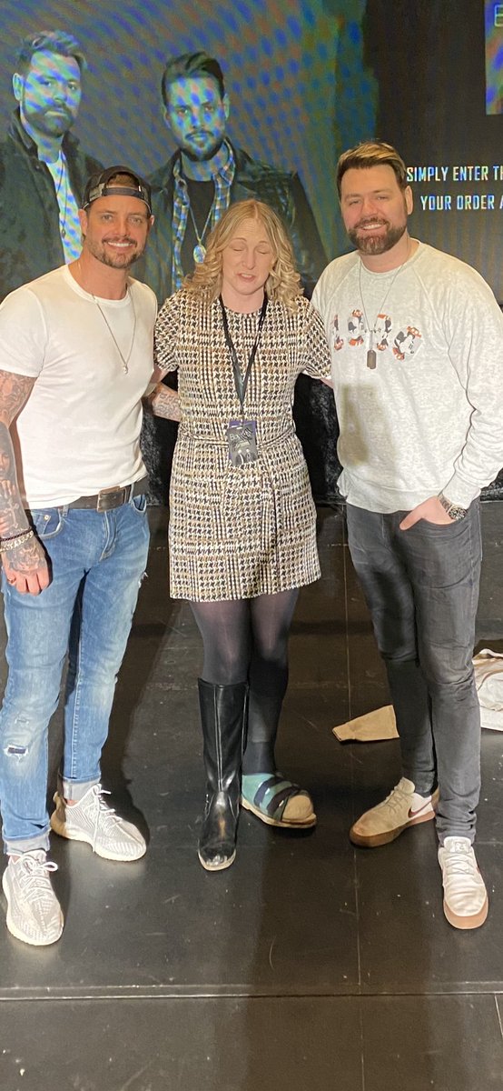 ClaireW59366002's tweet photo. 12 months ago, the morning after the #leapyearday night b4 & what a totally epicly awesome night it was 🥰memories I will treasure 4eva & I so can’t wait 2 do it all over again❤️until we meet again .... soon ❤️🕺🥰❤️🕺🥰 xx #LeapYear2020 #BoyzlifeTour2020 #StGeorgesHall https://t.co/jpwQYcJ4fS