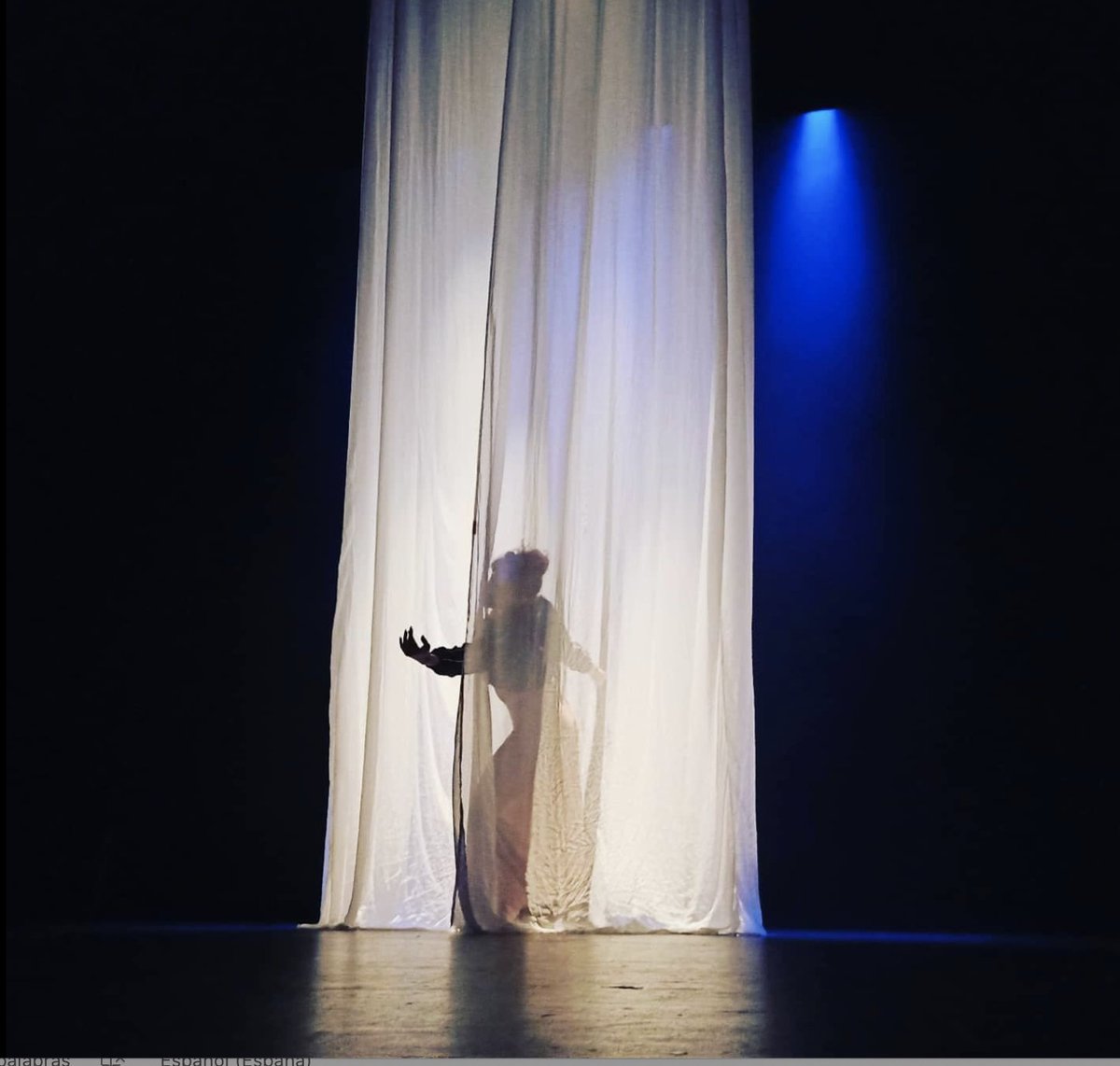 TeatroCuyas's tweet photo. Momentos del ensayo del espectáculo de María Juncal, que se celebró este fin de semana en el Teatro Cuyás con todo el público en pie para agradecer a la bailaora canaria que dejase el alma sobre el escenario. #lavidaesunromance #mariajuncal #flamenco #CulturaSegura https://t.co/UWQ7zHfk7w