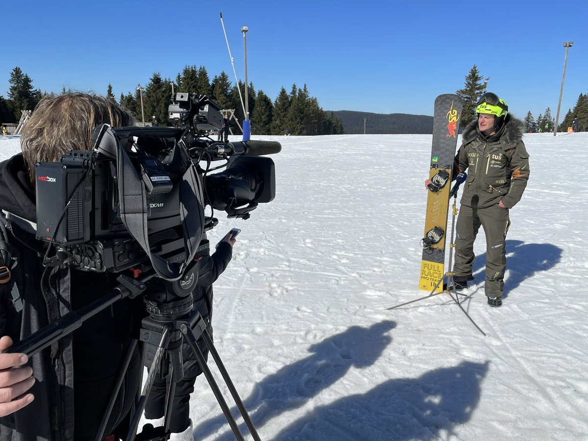 Konec odštevanja. Začelo se je svetovno prvenstvo v deskanju na snegu v alpskih disciplinah #Rogla2021. 
🏂🏂
S studijskim uvodom in prenosom izločilnih bojev začnemo ob 13.45 na #tvslo2. Od 🇸🇮 se je v izločilne boje uvrstil Tim Mastnak.
 <a href="/TVSLOsport/">Športni program TV Slovenija</a>