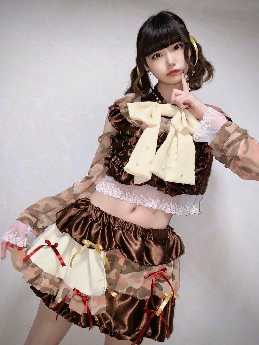 奥田 彩友 自作したチョコレート衣装の全身だよ 最強無敵彩友ちゃん たくさん拡散待ってるよ