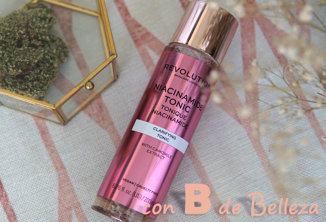 Durante el último mes he estado usando un Tónico con Niacinamida que es clarificante.

🪐 Me llamó bastante la atención porque la niacinamida está de moda y todo el mundo habla de sus virtudes. 

Si quieres saber pásate por este post de mi blog 👇
conbdebelleza.blogspot.com/2021/02/review…