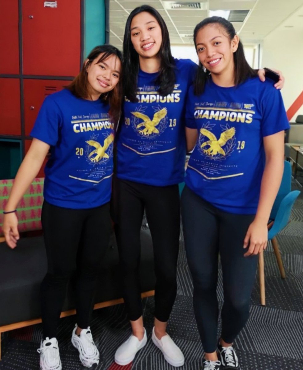 PIZZAHUTNGTB's tweet photo. pasenya na mareng denise hahaha miss ko na tong trio na ito 🥺 https://t.co/fRlI1tZsSn