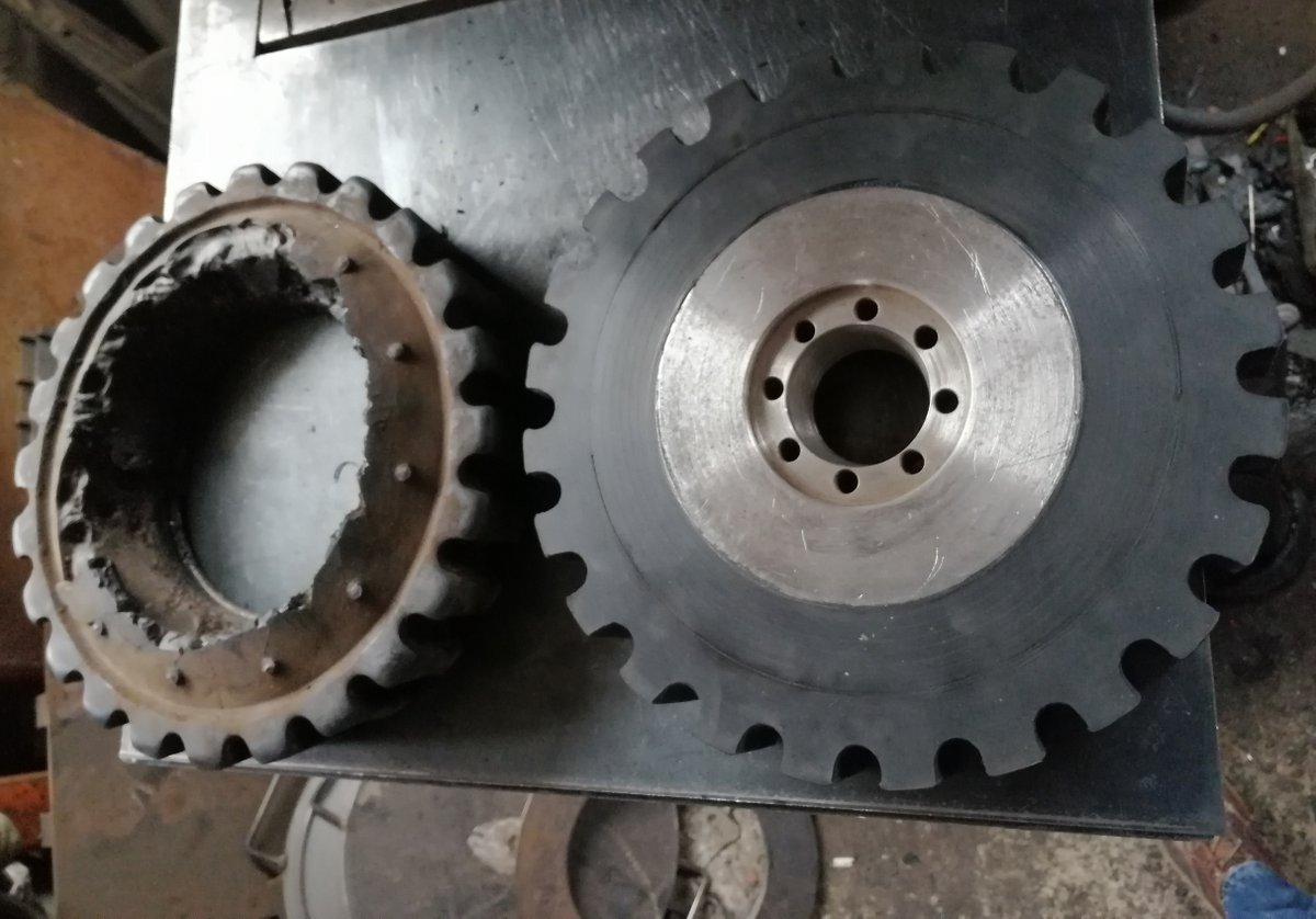 jmrubber1's tweet photo. Prensado Junta elastica de motor  , Planta productiva #solucionesindustriales #extruido #prensados #caucho #poliuretano #silicona #EPDM #FKM #viton #SBR #mineria #industria #acuicola #vinicola #avicola #instagram #linkedin #pymes #pymeschile #chile #twitter https://t.co/XyBoKTRjt5