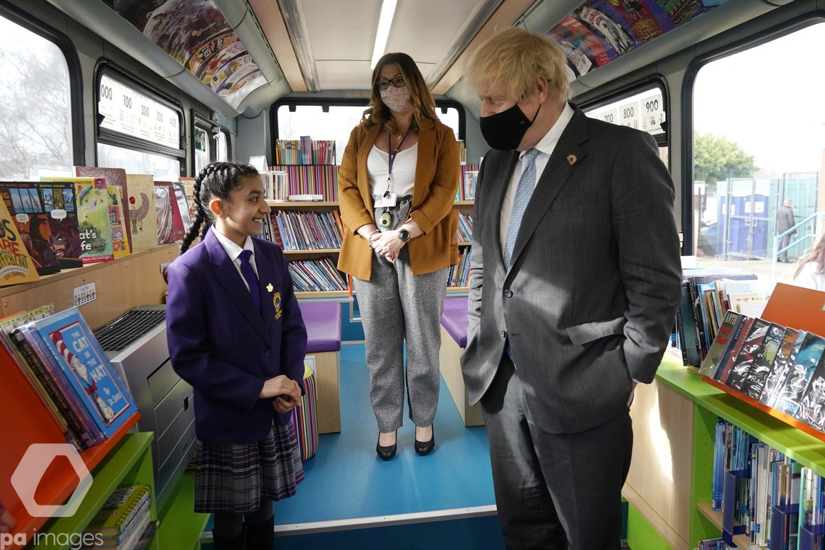 Alamy_Editorial's tweet image. Prime Minister Boris Johnson during a visit to St Mary&apos;s CE Primary School in Stoke-on-Trent, Staffordshire, to see how they are preparing for students to return. 

📷PA Images - see more at go.paimages.co.uk/LatestNews_T

#backtoschool