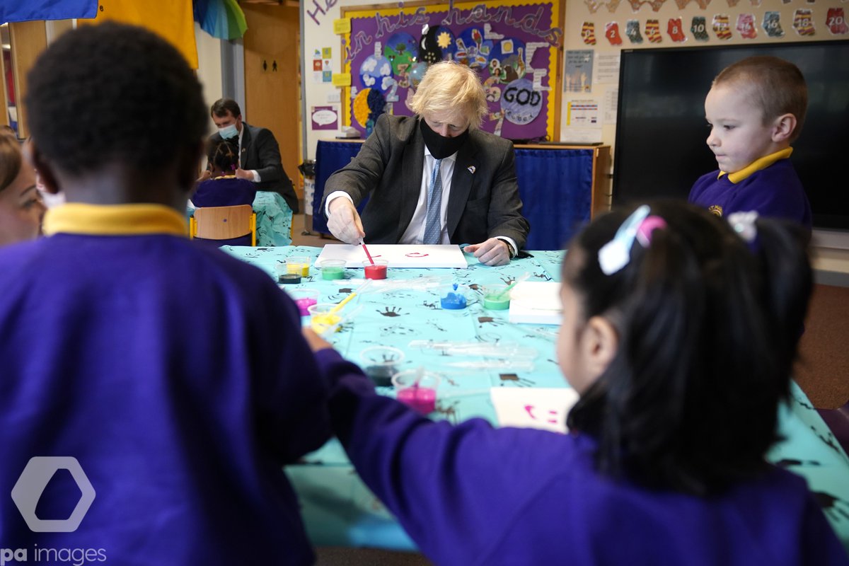 Alamy_Editorial's tweet image. Prime Minister Boris Johnson during a visit to St Mary&apos;s CE Primary School in Stoke-on-Trent, Staffordshire, to see how they are preparing for students to return. 

📷PA Images - see more at go.paimages.co.uk/LatestNews_T

#backtoschool