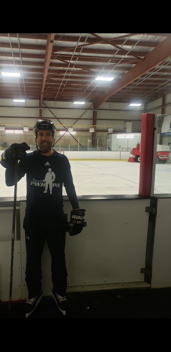 drewhaynes77's tweet photo. Our players should have the same dream as your players @DurhamWestGHA U13A supports the  @pwhpa  🏒 ⚡ 
@natspooner5 @J16H https://t.co/0NcLvIixdO
