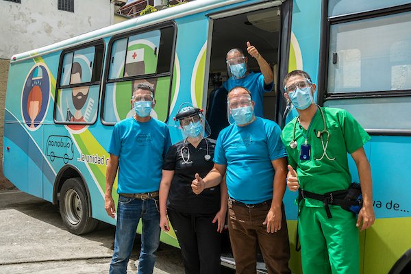 panabus_oficial's tweet photo. FELIZ INICIO DE MES✨🙌🏻
Todo el team #Panabusero🚍 está listo para nuestra jornada del día🤜🏻🤛🏻. Dispuestos a seguir dibujando sonrisas y regalando esperanza a nuestros amigos en situación de calle💪🏻💙.
Sigamos #JuntosTransformandoVidas💙🙌🏻
#EsperanzaEnMovimiento🚍💙🙏🏻 https://t.co/T9w0tPEPcj