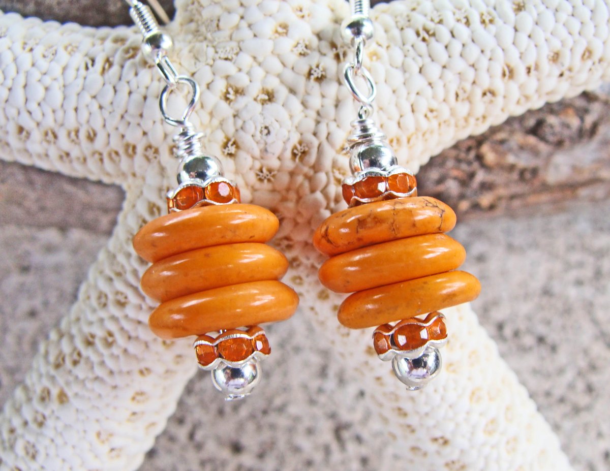 girliegals12's tweet photo. Orange Howlite Turquoise Rondelle Earrings w Rhinestones: https://t.co/B43mmXubE6 #orangeearrings #howliteturquoise #turquoiseearrings #turquoisejewelry #rhinestones #sparkle #Boho #hippie #lightweight #Easter #MothersDay #giftsforher #handmadeatamazon #amazonjewelry #shopsmall https://t.co/TNVaPqK7cE