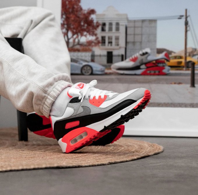 SOLELINKS's tweet photo. Ad: Sizes 7.5-15 adding
Nike Air Max III 'Radiant Red'

Finish Line => https://t.co/GM4NmqclUe

JD Sports => https://t.co/G8ROxhxyIh

sold out everywhere https://t.co/iuUuS3B21Q
