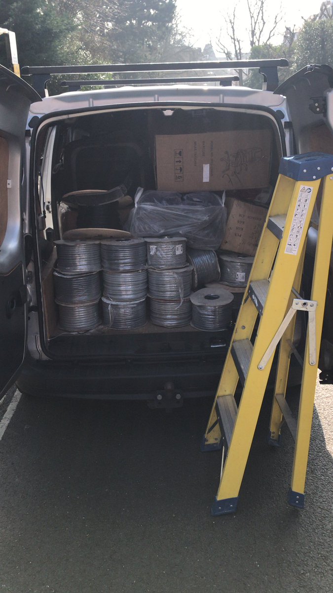 Put the new electric van straight to work. No fuckin about. 70 drums of cable, 13000 stuffers and an office chair 👍👍👍