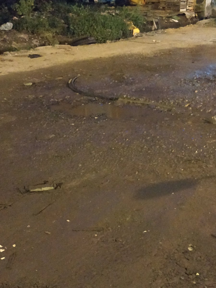 Rt01308CB's tweet photo. @Water4life_ID no laporan:5924341030,
Setelah lapor sudah datang dan diperbaiki tetapi pipa dibiarkan saja tanpa di gali lebih dalam, mohon di TL supaya pipa aman dari kerusakan karena banyak kendaraan yang lalu lalang.
Lokasi blok I no 11, ruko 1000, rt013/08 cengkareng barat, https://t.co/W5W7vjjvc3