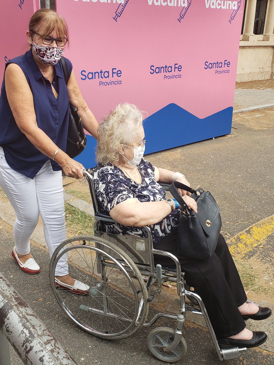 Belitaonline's tweet photo. Hoy es un día especial para los #rosarinos Llegó la #vacuna para los mayores de 90 años en la #exrural https://t.co/Rwt9PMqX64