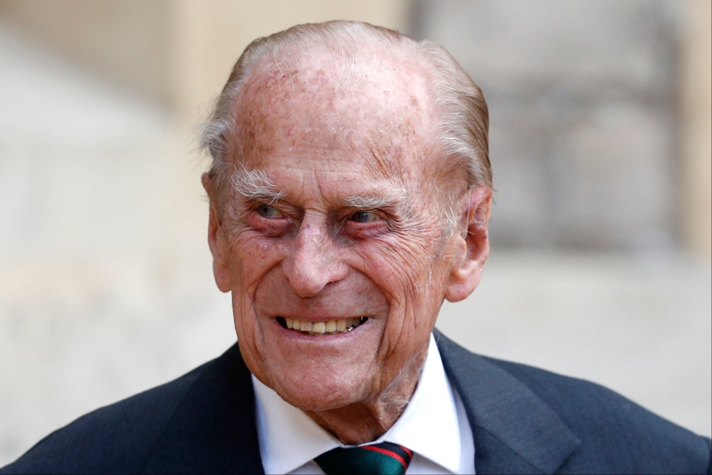 crownchronicles's tweet photo. 🚨 BREAKING 🚨

The Duke of Edinburgh has been transferred to St Barts Hospital. He will continue to be treated for an infection as well as have tests for an existing heart condition. Prince Philip had a stent fitted in 2011. 

📸 Standard https://t.co/DmRLE5ixMZ