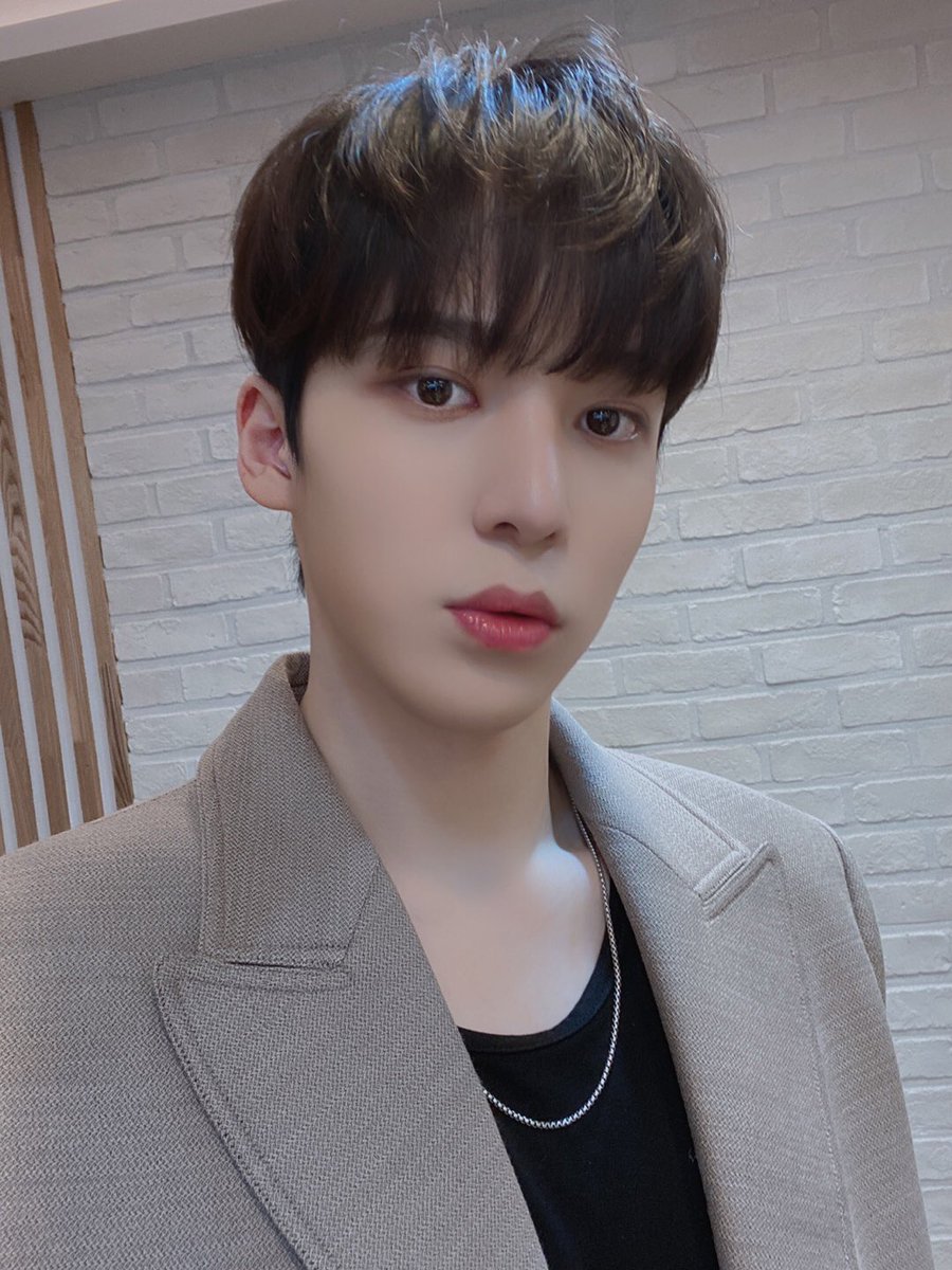 ATEEZofficial's tweet photo. [#윤호] 오늘 컴백 티즈!!! 기다려준 에이티니 고마워요❤❤❤❤❤
#ATEEZ #에이티즈 https://t.co/eeveEppnRC