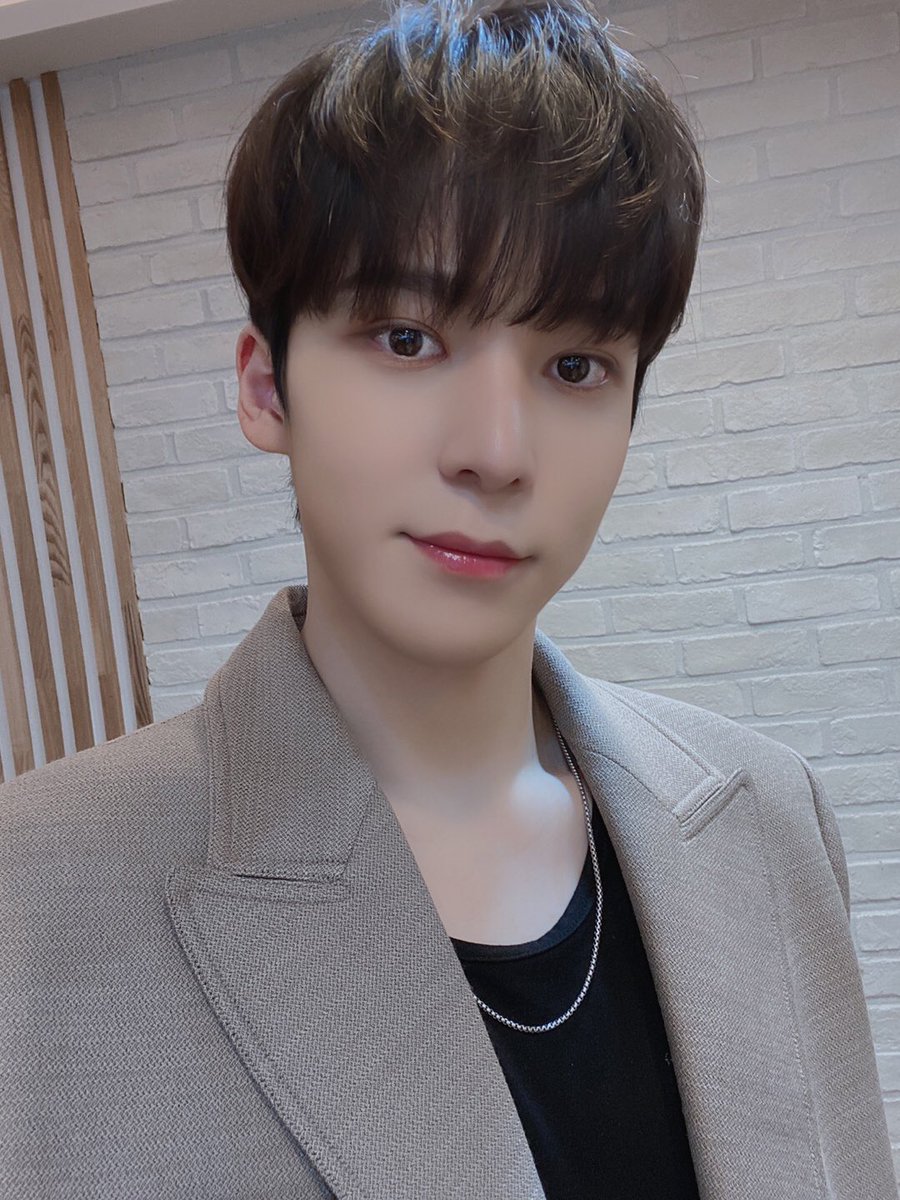 ATEEZofficial's tweet photo. [#윤호] 오늘 컴백 티즈!!! 기다려준 에이티니 고마워요❤❤❤❤❤
#ATEEZ #에이티즈 https://t.co/eeveEppnRC