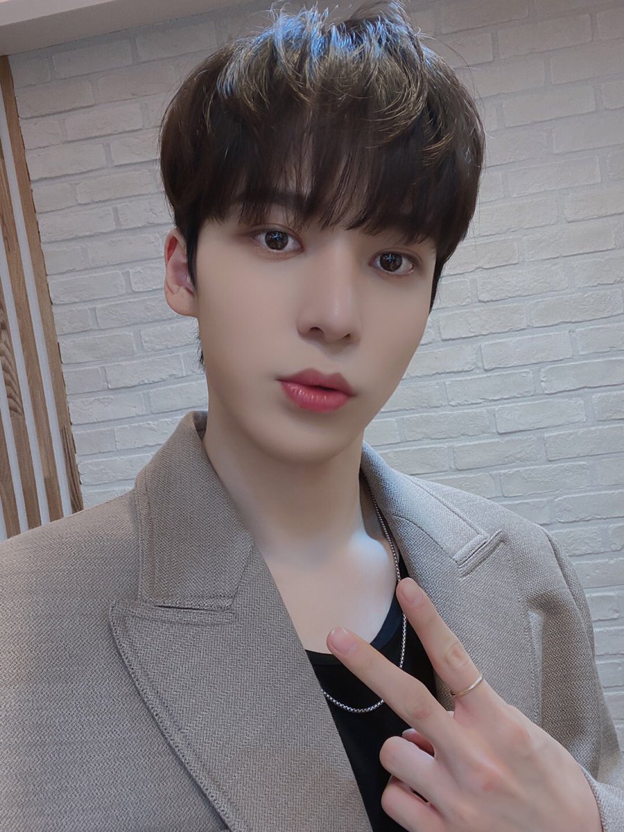 ATEEZofficial's tweet photo. [#윤호] 오늘 컴백 티즈!!! 기다려준 에이티니 고마워요❤❤❤❤❤
#ATEEZ #에이티즈 https://t.co/eeveEppnRC