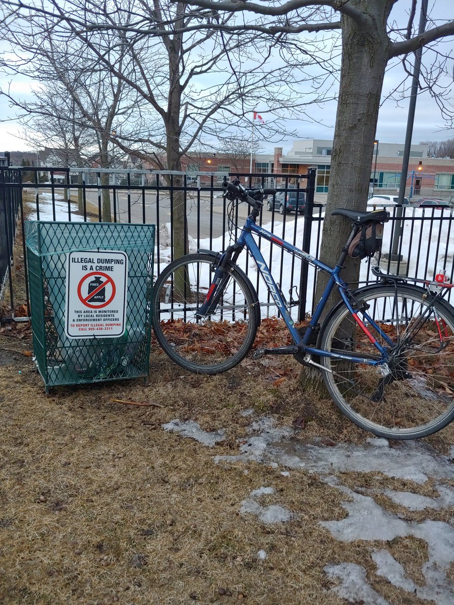 arruda_j's tweet photo. March 1st ? Really ? Is it #31DaysOfBiking month now ? Not much sunshine this morning, just grey overcast, strong gusting winds from the NW !!! Just a doggy bag dropoff kinda of morning ride !! #cyclinglife https://t.co/oIOAFrWFtL