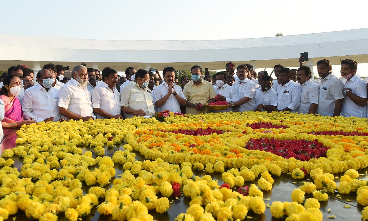 Udhaystalin's tweet photo. தலைவர் @mkstalin அவர்களின் பிறந்த நாளை முன்னிட்டு அவரை சந்தித்து இன்று வாழ்த்து பெற்றேன். @StalininKural பிரச்சாரத்தின் போது  தொண்டர்கள் மத்தியில் தென்பட்ட எழுச்சியும் ஆரவாரமும்  தலைவரின் பிறந்தநாளில் இரட்டிப்பாகியுள்ளது. தலைவரின் இந்த ப���றந்த நாள், தமிழக விடியலுக்கான தொடக்க நாள். https://t.co/PlaNXSJ1vQ