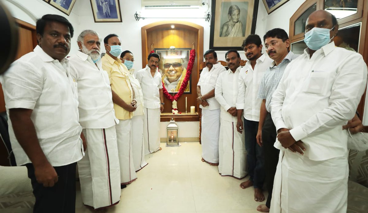 Udhaystalin's tweet photo. தலைவர் @mkstalin அவர்களின் பிறந்த நாளை முன்னிட்டு அவரை சந்தித்து இன்று வாழ்த்து பெற்றேன். @StalininKural பிரச்சாரத்தின் போது  தொண்டர்கள் மத்தியில் தென்பட்ட எழுச்சியும் ஆரவாரமும்  தலைவரின் பிறந்தநாளில் இரட்டிப்பாகியுள்ளது. தலைவரின் இந்த ப���றந்த நாள், தமிழக விடியலுக்கான தொடக்க நாள். https://t.co/PlaNXSJ1vQ