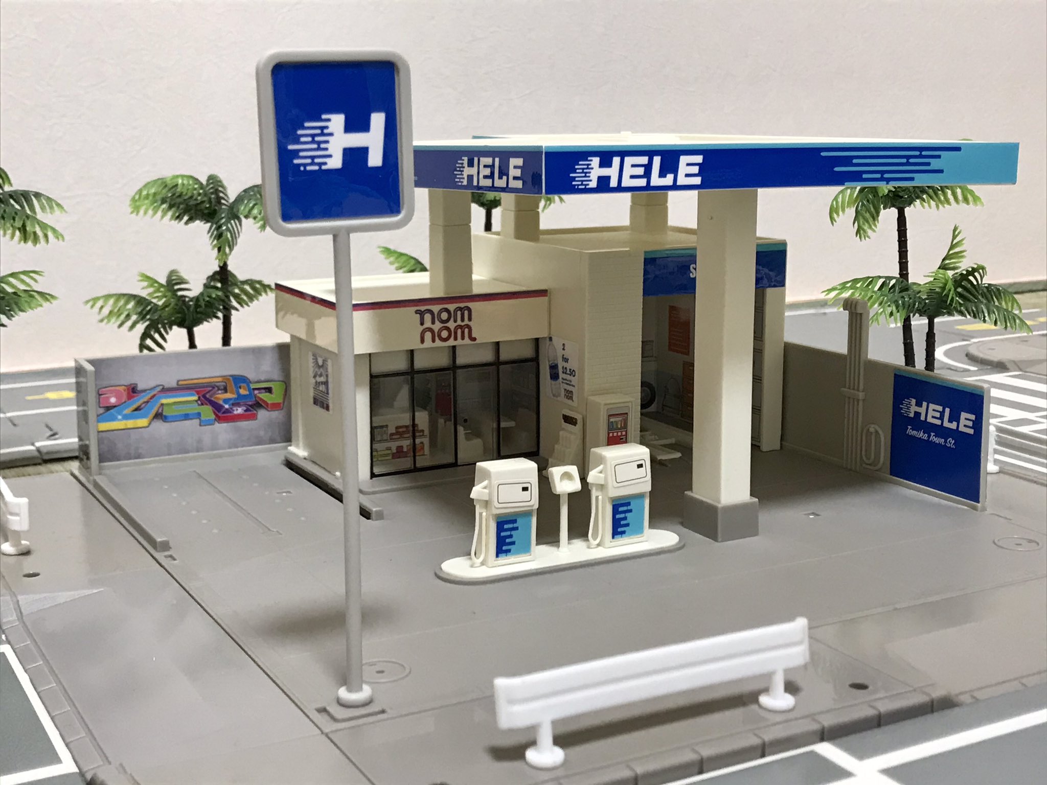 トミカタウン　コンビニ　ガソリンスタンド トミカワールド トミカタウン ガソリンスタンド ENEOS｜トミカ