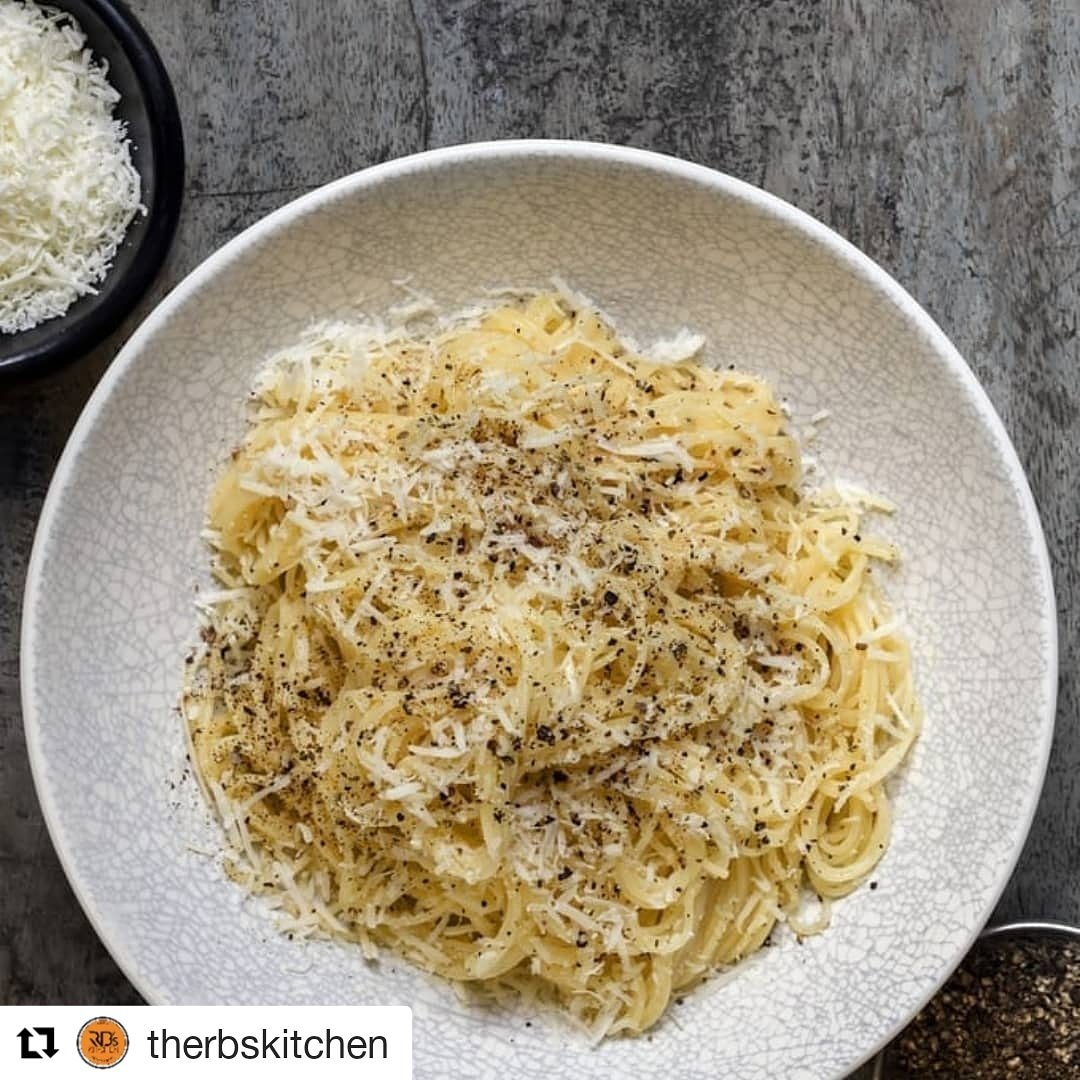ranveerbrar's tweet photo. Butter makes everything better, right? Keeping Mondays simple with some Chilli Butter Noodles.. Check out the recipe below and more exciting recipes at #RBSKitchen Read more - https://t.co/ScpCASdA6F
#Repost
#Easyrecipe #quickrecipe #therbskitchen #cheflife #RanveerBrar https://t.co/eC7vG6rDXZ