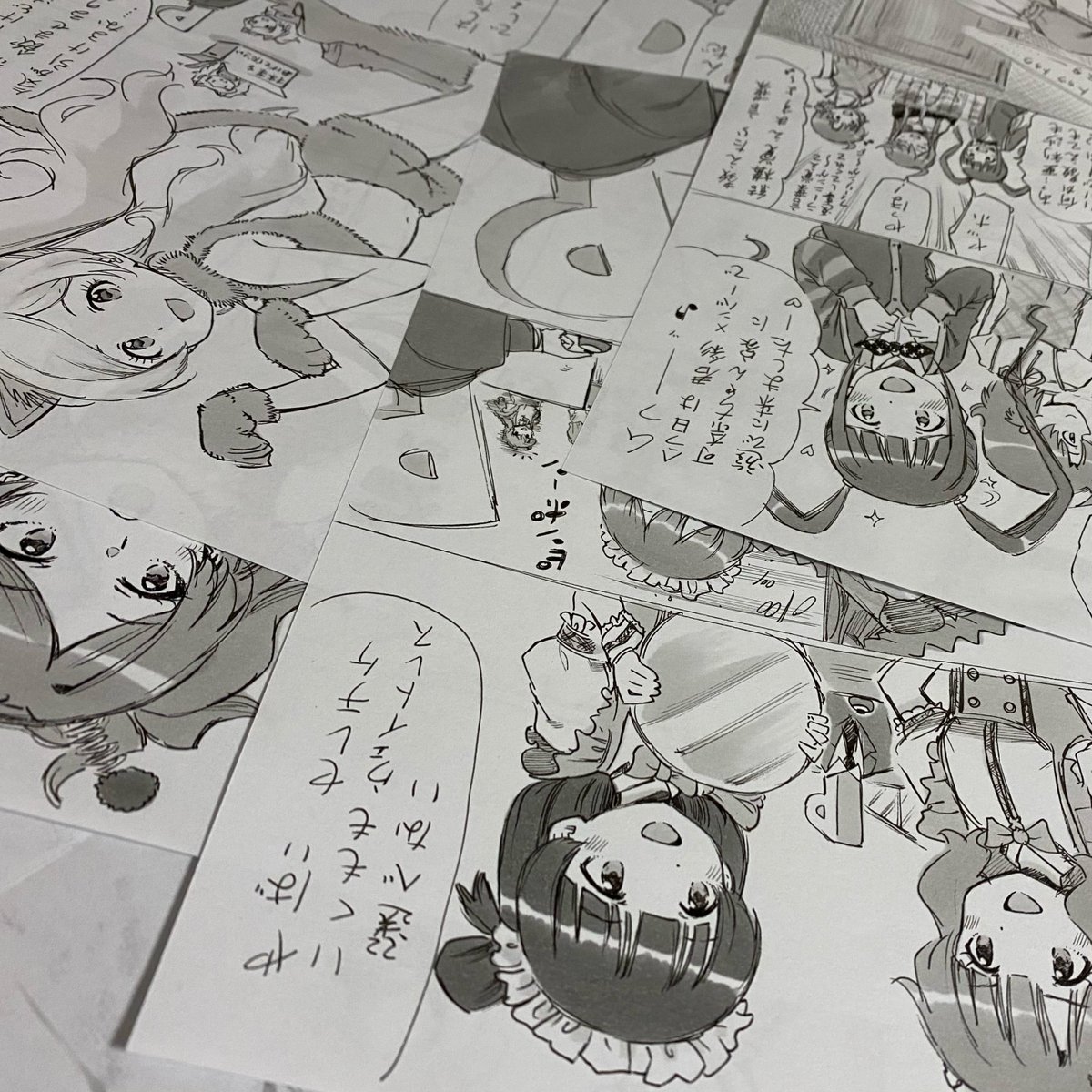 相変わらずアナログの方が早いので手描きが多いです
いつも字が読みやすいように彩度と明るさを変えますが、そのまんまだとこんな色
今日は珍しくデジタルで描いたら何かミスって縦横幅ちょっと違って幼くなってましたが本来はこれくらいの莉緒のイメージでした 