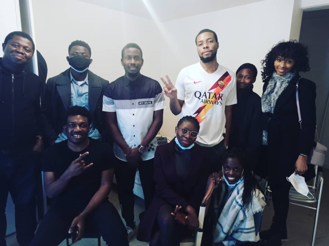 CampusFranceNg's tweet photo. Nigerian students meeting at their residence in Clermont-Ferrand, a Lovely French city with great and efficient students’ facilities 🇫🇷🇳🇬

#ChooseFrance🇫🇷 #StudyInFrance🇫🇷 #NaijaStudents #MondayMotivation https://t.co/mueZjW9NnB