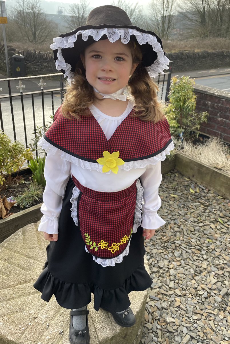 Mrs_Brake's tweet image. Dydd Gŵyl Dewi Hapus! @penalltau #Eisteddfod #DewiSant 🏴󠁧󠁢󠁷󠁬󠁳󠁿🏴󠁧󠁢󠁷󠁬󠁳󠁿🏴󠁧󠁢󠁷󠁬󠁳󠁿