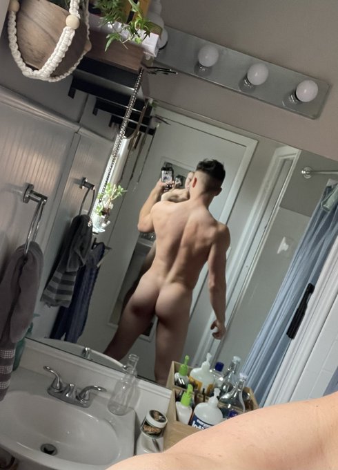 good morning gays and theys https://t.co/x82kwnG0Lj<a href="/tag/newprofilepic"class="tags"><span>#newprofilepic</span></a>