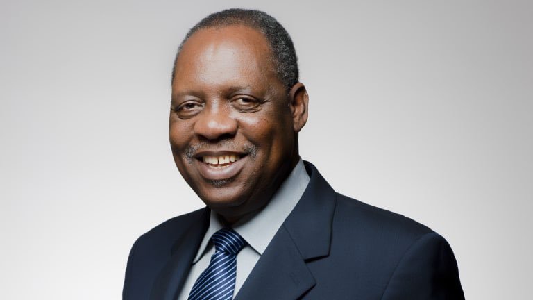 ndione_ada's tweet photo. Il faut le dire, malgré les nombreux problèmes qu’a connus la #Caf sous son règne, #Issa_Hayatou était non mais d’une autonomie et d’une indépendance très très élevées. C’est à la limite même si on le regrette aujourd’hui. Qui l’eut cru... https://t.co/uwwsUWe5By