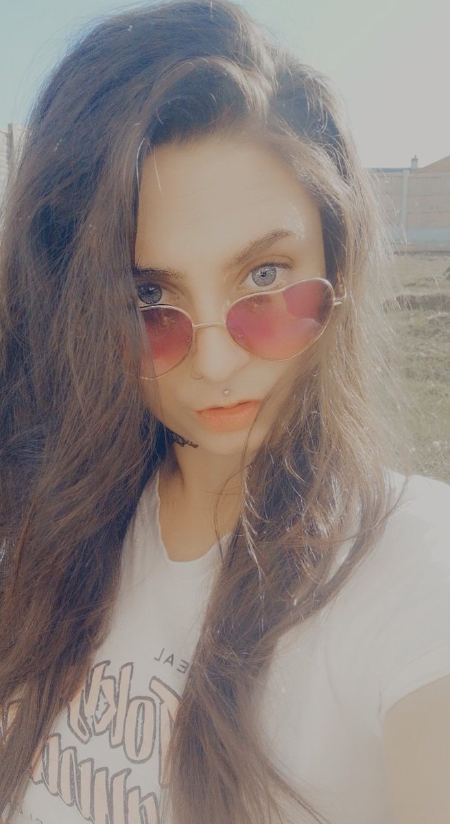 BellaBee tweet media