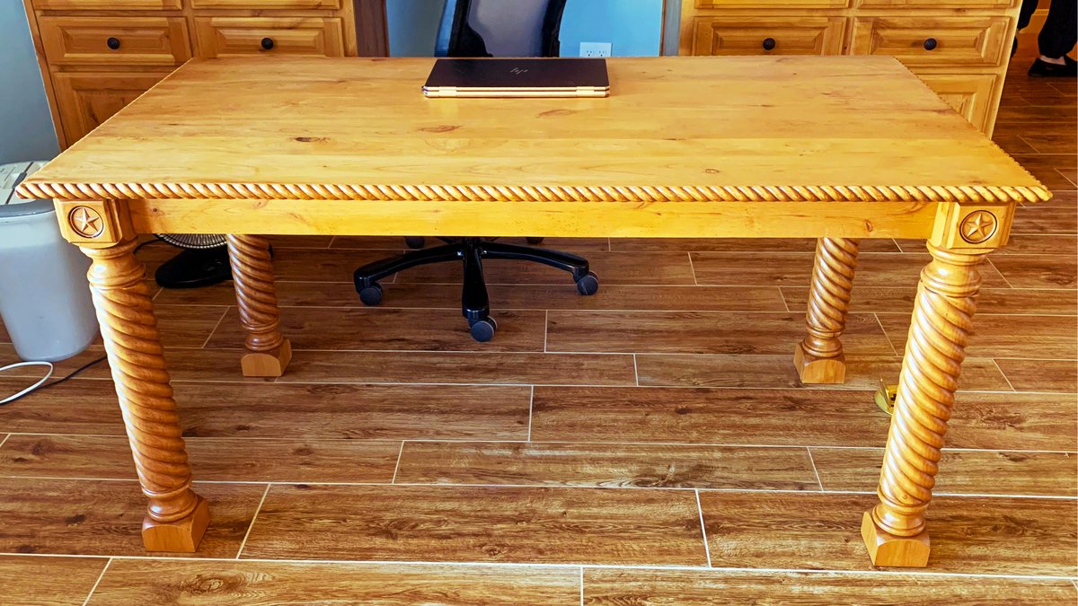 hardwoodlumber1's tweet image. Frank from Texas used our Knotty Alder Wide Plank (Face Grain) Countertop as part of this beautiful office table that he has created. We love the edge detail and table legs!

For more table top ideas, visit hardwood-lumber.com

#tabletop #hardwoodtable #woodworking