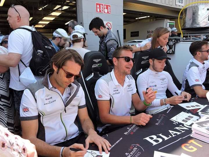 Petrolheadsarah's tweet photo. Happy Birthday @VinceAbril hope you have a great day! Throwback to @GTWorldChEu @SilverstoneUK in this photo with #BentleyRacing @ASoucek @SouletMaxime
πΈ credit:- @Petrolheadsarah #CreweCrew #BentleyBoy ππππΎπ https://t.co/huWeqiKweA