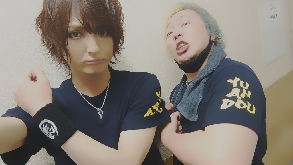 opera_yo's tweet photo. お久しぶりでしたの皆様＆ご視聴頂いた皆様、ありがとうございました～！これから見る皆様もありがとうございます！(*´∀｀)まだ見る予定は入れてない方にも是非見てほしい！感想など、後でブログ書きます。
今日もお世話になった癒庵堂の院長とツーショット。院長のおかげで動きにスピード出ました。 https://t.co/F1CgncW3qw