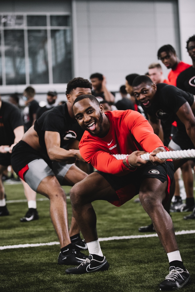 GeorgiaFootball's tweet photo. Let's make it a good week #DawgNation 🙌

#ATD #GoDawgs https://t.co/FpXaZEz2tA