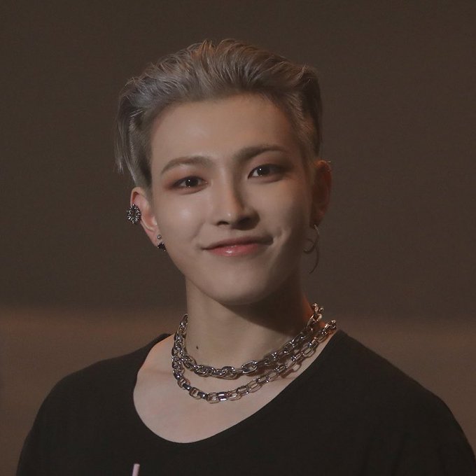 EvZg8pWWYAAyicH?format=jpg&name=small