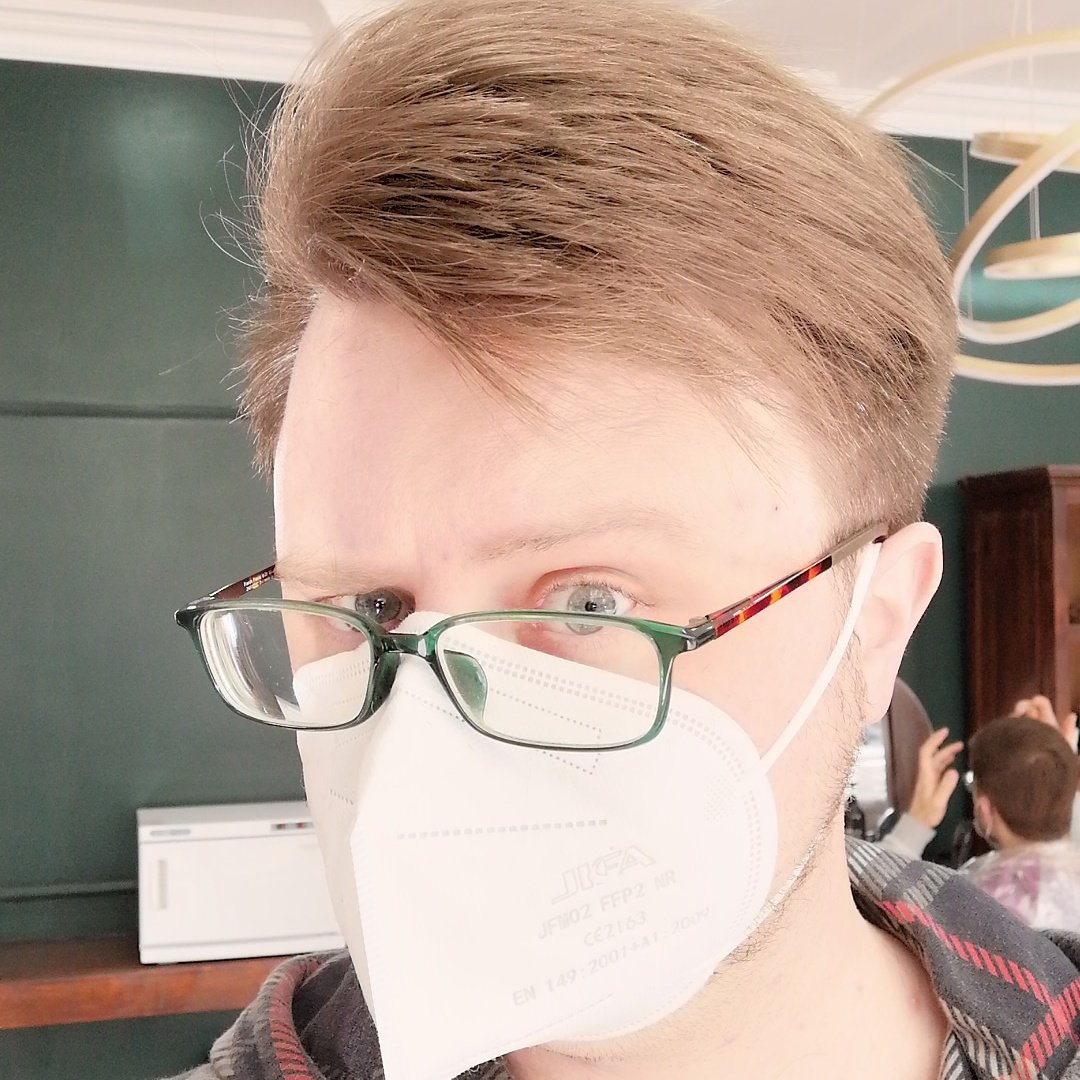 RenoValentin's tweet photo. Vorher: "Bitte tötet mich"

Nachher: "Joa, jetzt kann ich auch mal wieder Videos aufnehmen"

#Lockendown https://t.co/d5FN9uyO4c