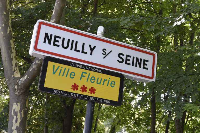 abdelmalik92's tweet photo. Il existe certaines villes  de banlieue parisienne où le trafic d’argent est courant. De véritables zones de non-droit pour les honnêtes citoyens. La fin du laxisme ?  #Sarkozy https://t.co/fKAoysn4mh