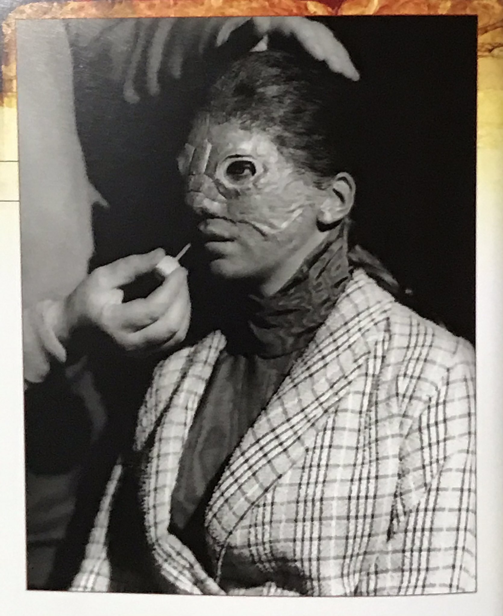 エリック 昨日tlで見たhammer Filmの蛇女 のスチールがトラウマになったとおっしゃる方を見かけたのですが 同じくワタクシも妖怪図鑑で見た蛇女に恐れ慄くお子様でございました けどね 蛇女を演じたジャクリーン ピアースはめちゃくちゃ美人でかわいい